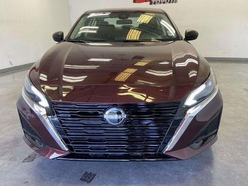 Used 2025 Nissan Altima 2.5 SV FWD image 8