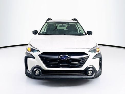 Used 2025 Subaru Outback Premium AWD/4WD image 2