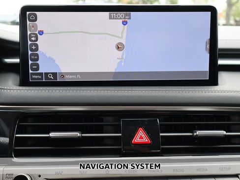 Used 2025 Genesis G70 2.5T image 3