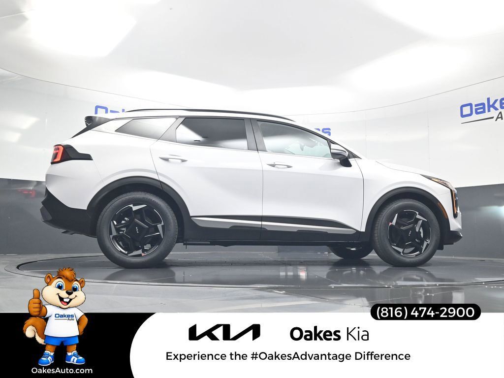 Certified 2026 Kia Sportage EX w/ EX Panorama Roof Package FWD image 45