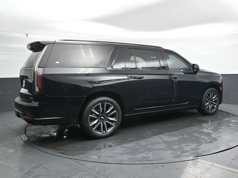 Used 2024 Cadillac Escalade ESV Sport w/ Touring Package AWD/4WD image 4