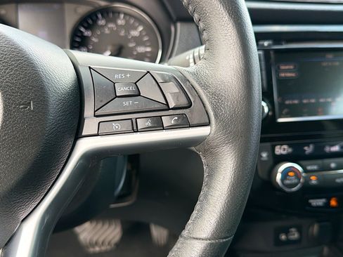 Used 2018 Nissan Rogue SV FWD image 37