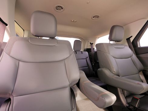 New 2026 Ford Explorer Active w/ Active Comfort Package image 21