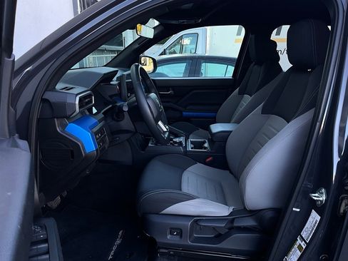 Used 2025 Toyota Tacoma TRD Off-Road image 10