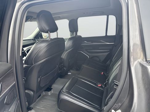 Certified 2022 Jeep Grand Cherokee Limited AWD/4WD image 7