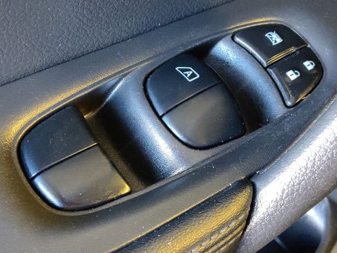 Used 2020 Nissan Rogue SV FWD image 27