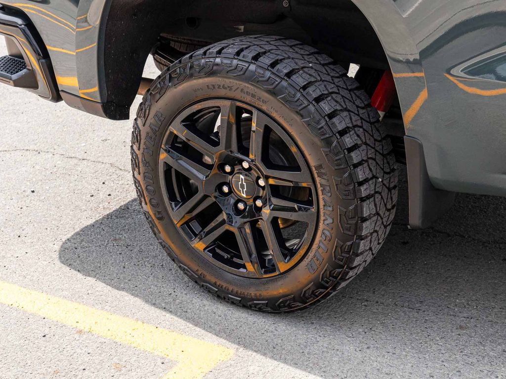 Used 2026 Chevrolet Silverado 1500 LT Trail Boss w/ LT Trail Boss Premium Package AWD/4WD image 9