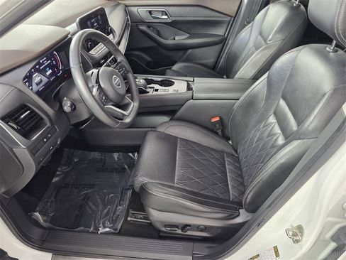 Used 2021 Nissan Rogue Platinum image 9