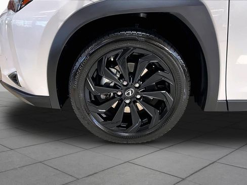 Used 2022 Lexus UX 200 w/ Accessory Package (Z1) FWD image 10