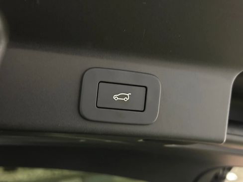 Used 2025 Jaguar F-PACE R-Dynamic S image 18