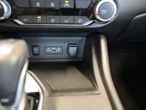 Used 2024 Nissan Sentra SV FWD image 20