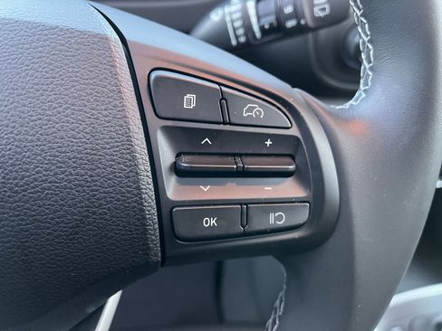 Used 2025 Hyundai Venue SEL FWD image 31