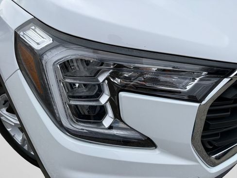 Used 2024 GMC Terrain SLE image 21