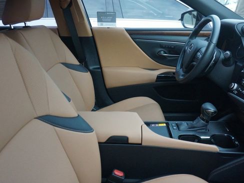 Certified 2024 Lexus ES 300h F Sport image 6