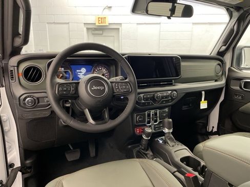 New 2025 Jeep Gladiator Mojave w/ Convenience Group image 10