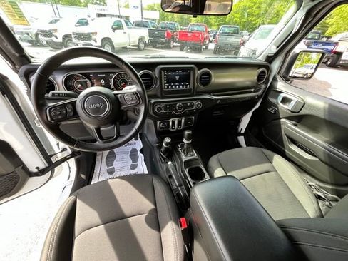 Used 2022 Jeep Wrangler Sport AWD/4WD image 22