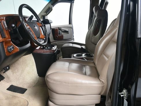 Used 2018 GMC Savana 2500 Extended w/ Enhanced Convenience Package RWD image 34