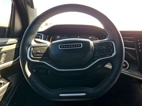Used 2022 Jeep Wagoneer Series III w/ Premium Group I AWD/4WD image 28