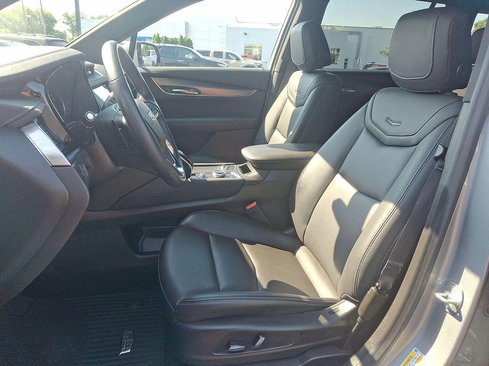 Certified 2025 Cadillac XT6 Luxury AWD/4WD image 11