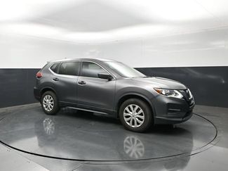 Used 2020 Nissan Rogue S FWD video 1