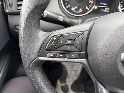 Used 2017 Nissan Rogue S image 9