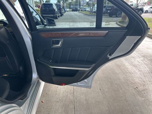 Used 2014 Mercedes-Benz E 550 4MATIC Sedan image 29