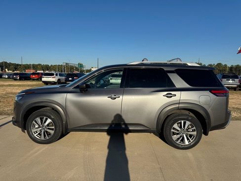 Used 2023 Nissan Pathfinder SL image 5