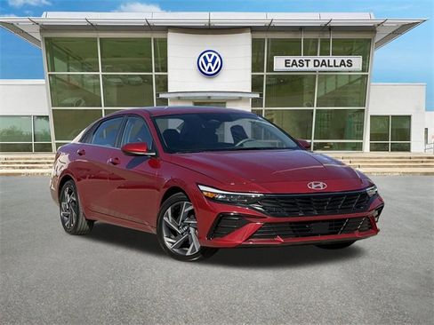 Used 2025 Hyundai Elantra SEL image 1