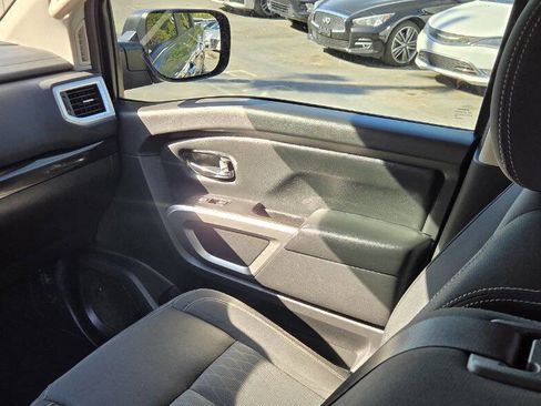 Used 2017 Nissan Titan SV image 18