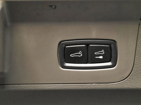 Certified 2023 Porsche Panamera AWD/4WD image 32