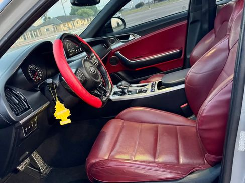 Used 2018 Kia Stinger GT2 AWD/4WD image 9