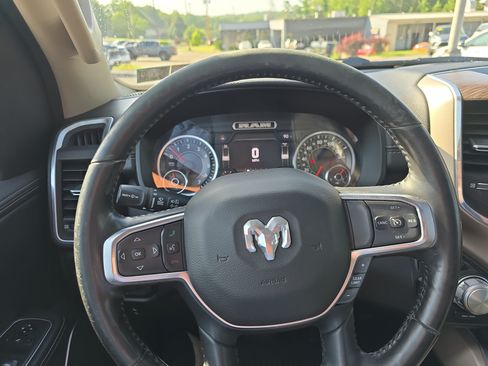 Used 2019 RAM 1500 Laramie AWD/4WD image 21