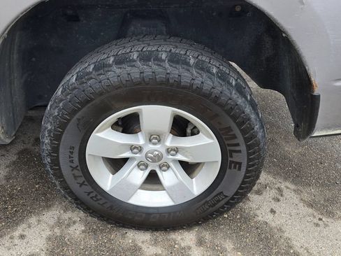 Used 2020 RAM 1500 Classic SLT AWD/4WD image 9