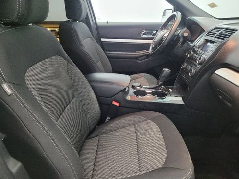 Used 2016 Ford Explorer XLT image 21