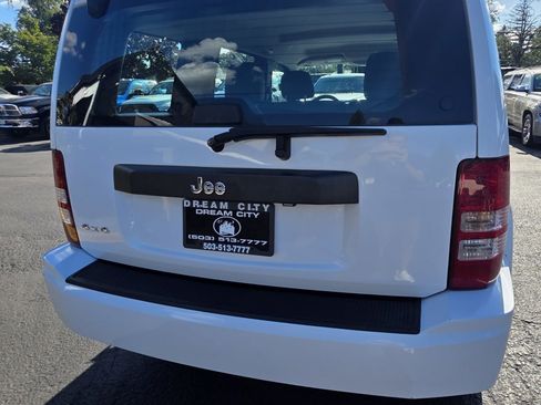 Used 2011 Jeep Liberty Sport image 7