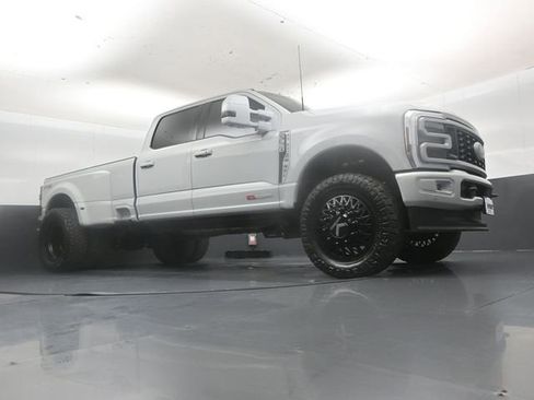 Used 2025 Ford F350 Platinum w/ FX4 Off-Road Package image 38