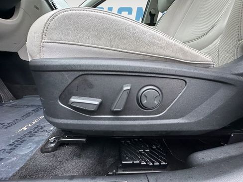 Used 2022 Hyundai Tucson Limited AWD/4WD image 16