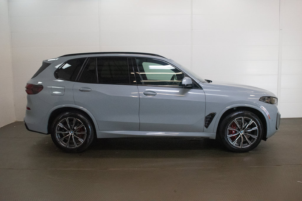 New 2026 BMW X5 xDrive40i w/ M Sport Package AWD/4WD image 3