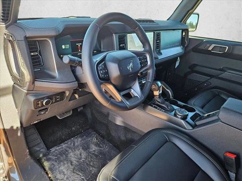 New 2025 Ford Bronco Badlands image 3