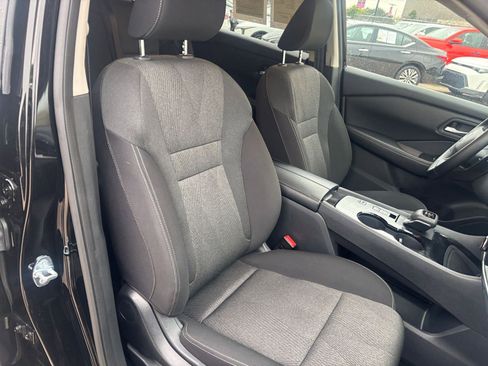 Used 2025 Nissan Rogue SV FWD image 38