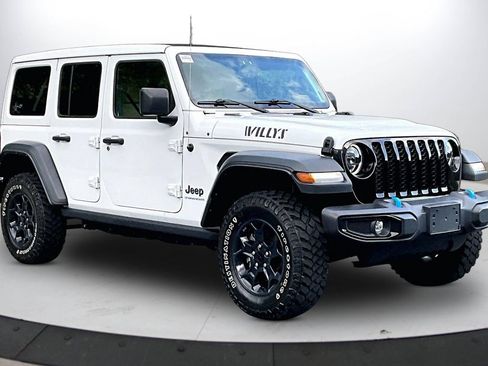 Used 2023 Jeep Wrangler Unlimited w/ Sun & Screen Package AWD/4WD image 2