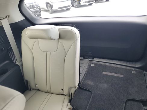 Used 2025 Kia Sorento S FWD image 13