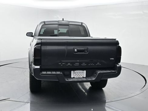Used 2016 Toyota Tacoma Limited RWD image 19
