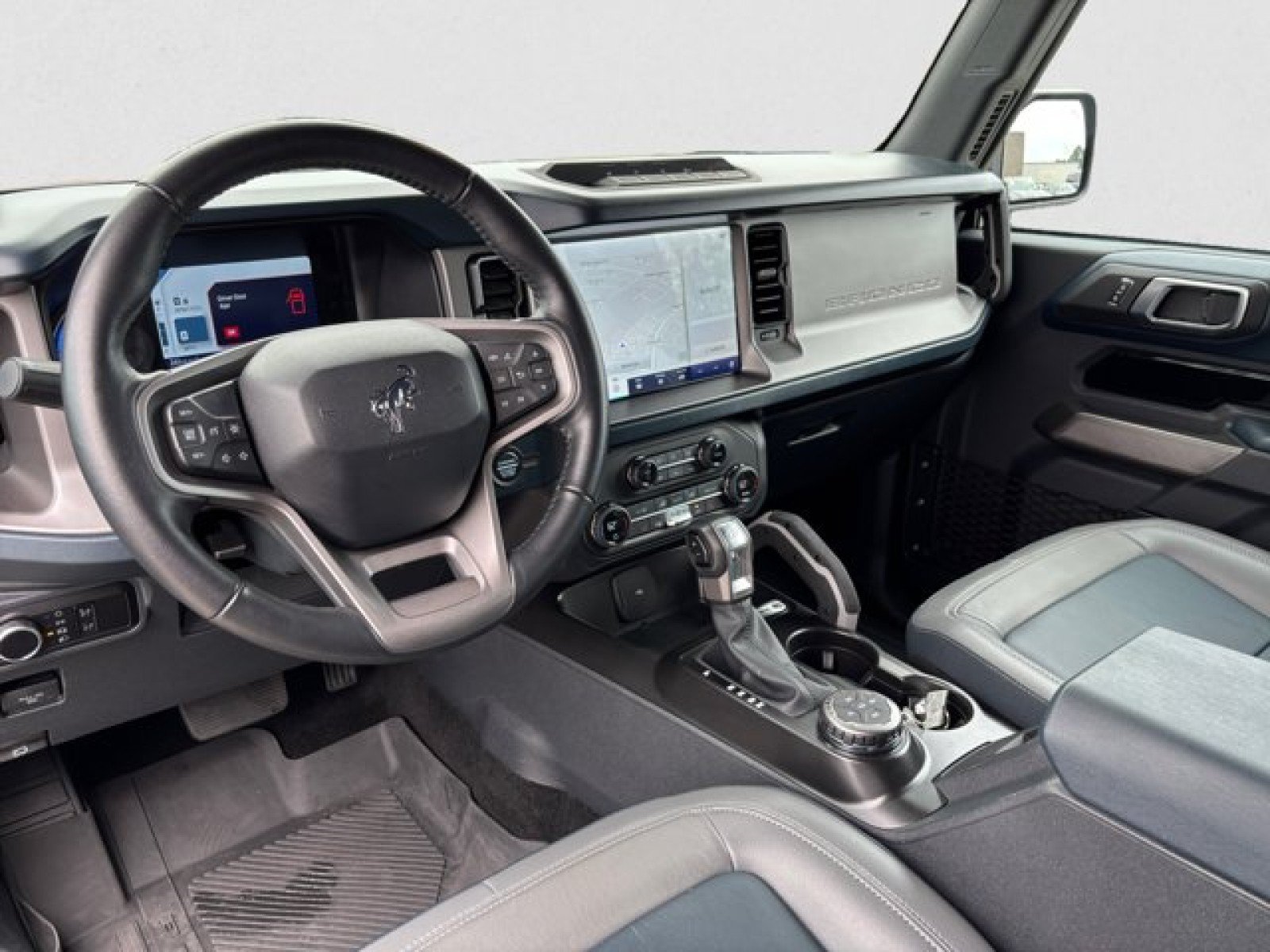 Used 2023 Ford Bronco Outer Banks w/ Sasquatch Package AWD/4WD image 11