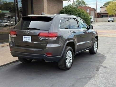 Used 2021 Jeep Grand Cherokee Laredo image 3