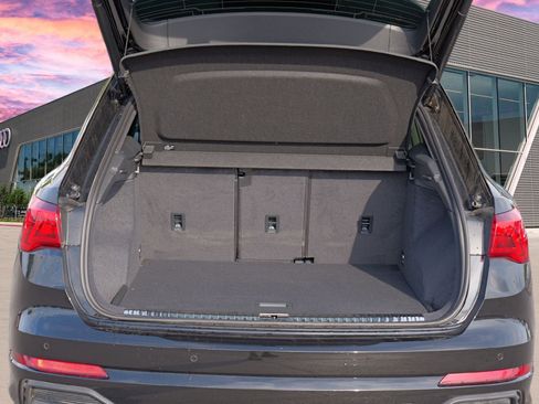 Certified 2025 Audi Q3 2.0T Premium Plus w/ Premium Plus Package image 34