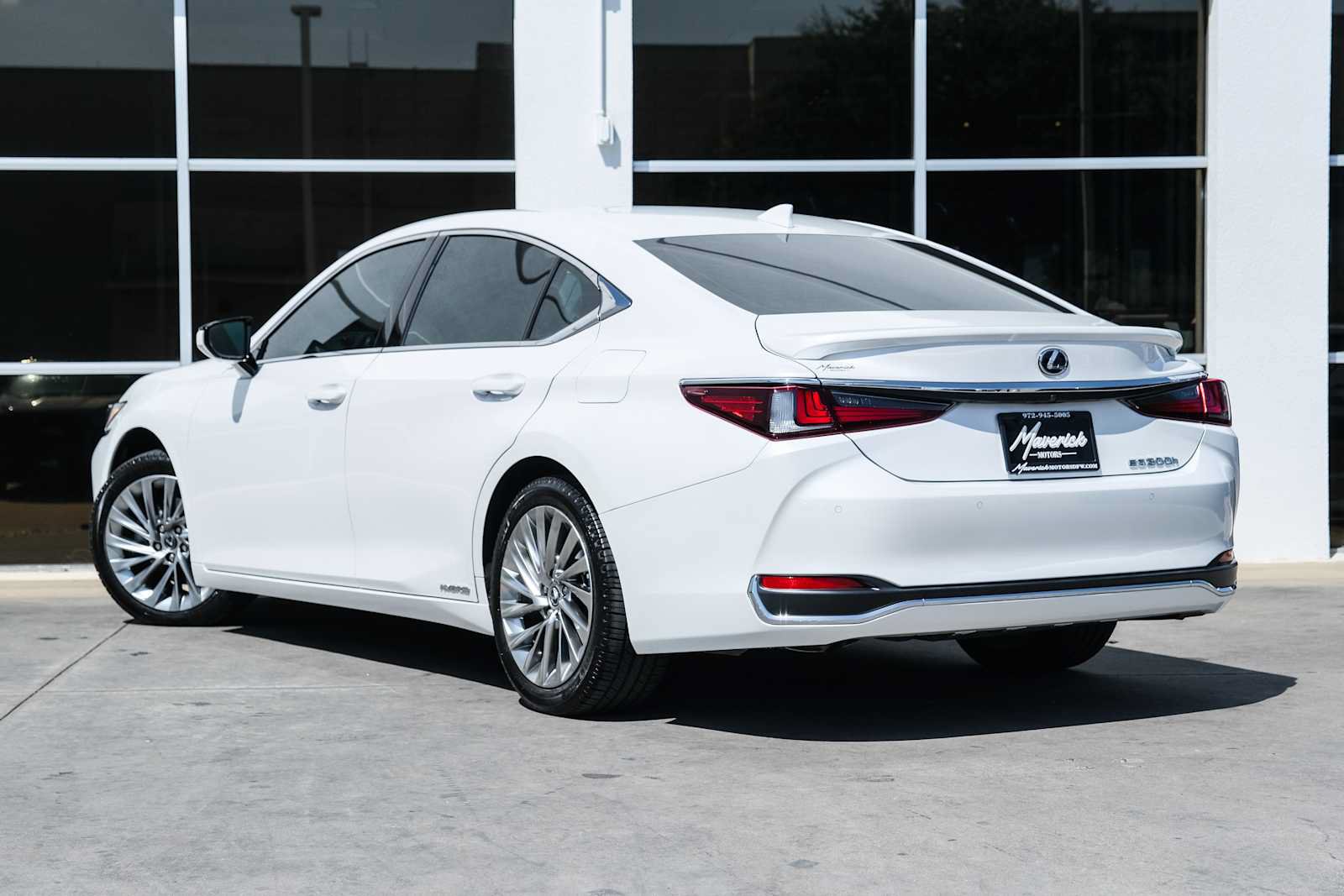 Used 2022 Lexus ES 300h Ultra Luxury w/ Accessory Package 2 FWD image 15