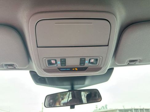 Used 2022 Ford Explorer XLT image 31