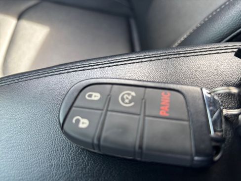 Used 2025 Jeep Compass Limited image 25