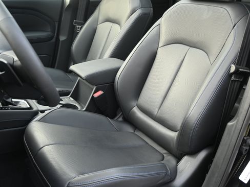 Used 2025 Subaru Forester Limited AWD/4WD image 16